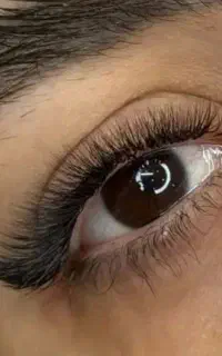 تخفیف کاشت و اکستنشن مژه و اموزش
