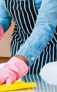 نظافت آقا جوان