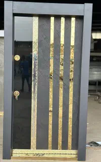 درب ورودی با چوب راش مشکی