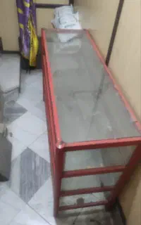 ویترین شیشه ای