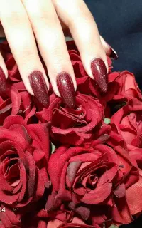 خدمات کاشت ناخن