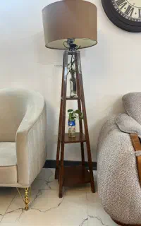 اباژور ایستاده