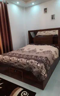 تخت دونفره ب همراه میز ارایش