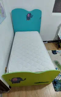 تخت نوجوان