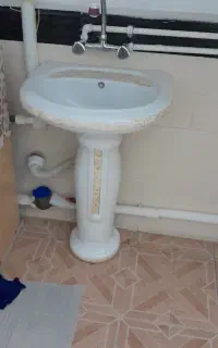 کاسه روشویی وشیر