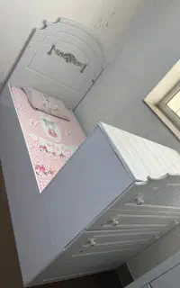 تخت نوزاد و نوجوان