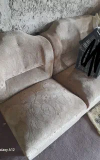 مبل چوب سالم یکم رسیدگی میخاد ۶ عدد ۳ میلیون