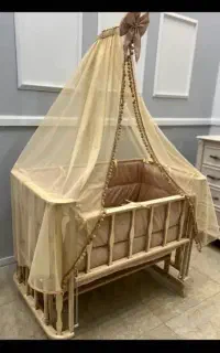 گهواره کنار مادر