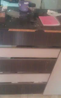 2عدد میزمدیریت ویک فایل اداری و ویترین