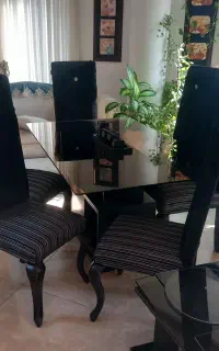 میز ناهار خوری مشکی و نقره ای