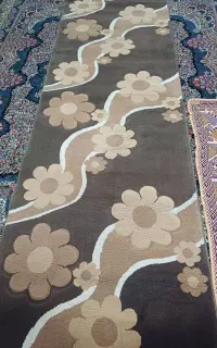 دوعدد فرش شکلاتی