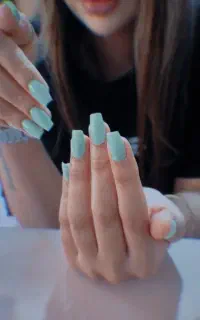 خدمات پیرسینگ، میکرودرمال،چال گونه و کاشت ناخن