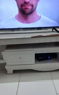 میزتلویزیون دوتیکه ای سالم بدون شکستگی