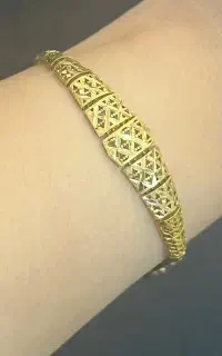دستبند در حد نو  ۵درصد بالای تابلو
