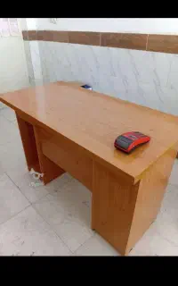 میز تحریر یا مغازه