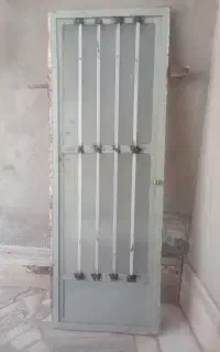 در یه لنگه اهنی