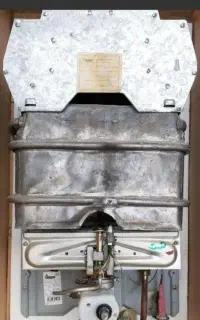 .باسلام ابگرمکن دیواری پکیج خراب فرسوده برمیدارم.