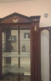 پارتیشن و ساعت چوبی