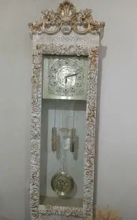 ساعت و آینه کنسول