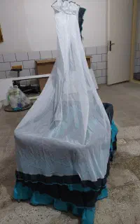 تخت کودک با پارچه و بالشت