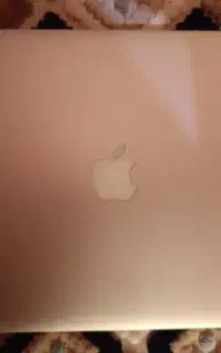 مک بوک ( لپ تاپ اپل )