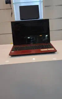 ACER ASPIRE 5736Z تمیز با رنگ استثنایی در حد نو
