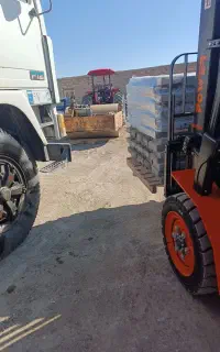 تخلیه بار با لیفتراک کبودراهنگ