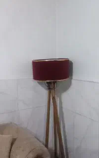 آباژور ایستاده