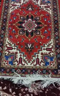 باسلام یه عدد فرش دستباف تازه از دار افتاده
