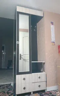 جاکفشی ایستاده دارای آیینه قدی