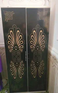 یک کمدلباس برای فروش