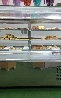 فروش سه عدد یخچال ویترینی قنادی دو متری