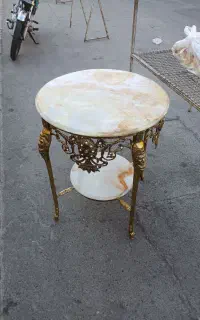 میز برنزی