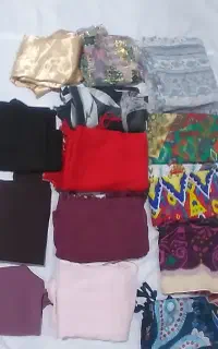 شال وروسری و لباس زنانه در حد نو