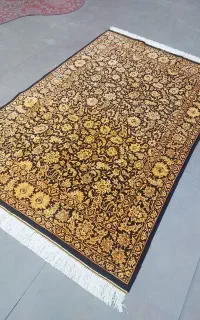 فرش دستباف تمام ابریشم قم  طلایی کمیاب ۱۴۰ در ۲۰۰