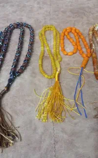 تسبیح سندلوس روس کهربا و سنگ عقیق زرد