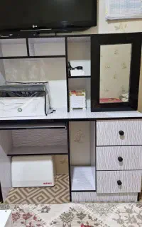 میز تحریر و کامپیوتر