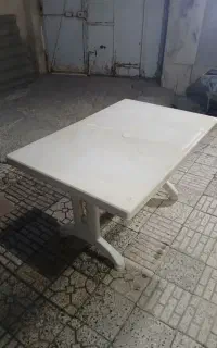 میز پلاستیکی