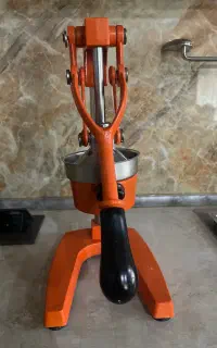 آب پرتقال و انار گیر