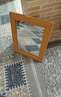 اینه با قاب چوبی