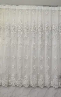 سه عدد پرده پنجره و یک عدد در ورودی در حد نو