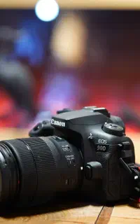 فروش دوربین عکاسی و فیلمبرداری کانن 90d