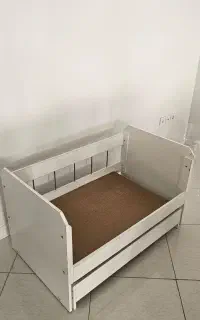 تخت نوزاد کنار مادر