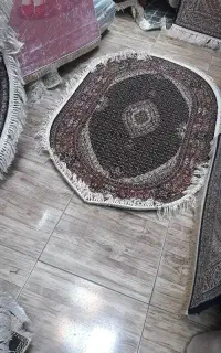 فرش بیضی ماهی درباری ۱/۵ متر بافت ۱۰۰۰شانه نخ