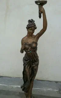مجسمه بزرگ