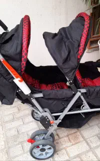 کالسکه دو قلو