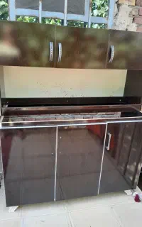 یک عدد کابینت ظرفشویی وآبچکان