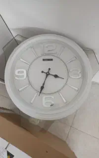 ساعت دیواری در حد نو با کارتن