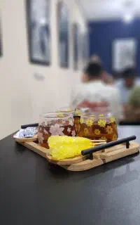 نیروی کار خانم در کافه