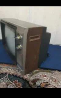 تلویزیون سیاه سفید خراب و سالم